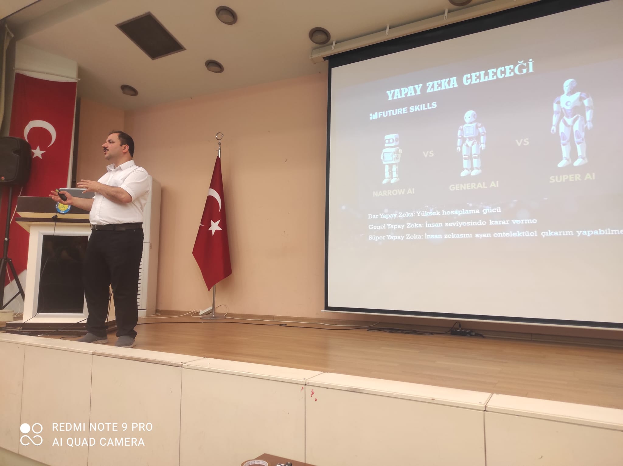 ÜNİVERSİTEMİZ PERSONELİNE YAPAY ZEKA EĞİTİMİ VERİLDİ.